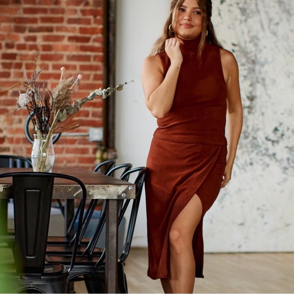 Backyard Roses Elegant Rust Skirt